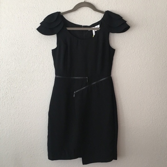 NWOT 🔥 BCBGeneration Zippered Ruffle Sleeve Dress - Picture 1 of 8